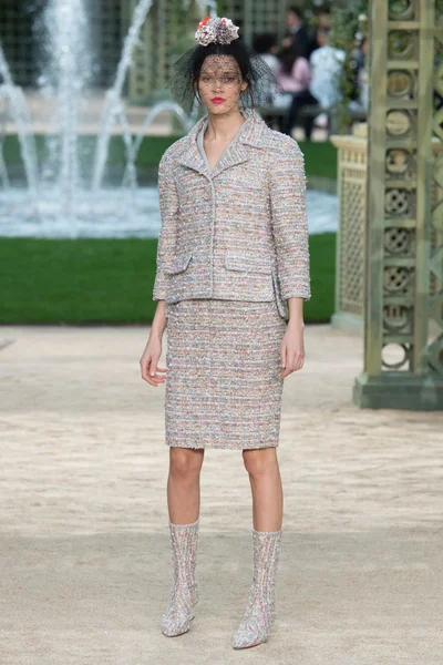 Look 12
